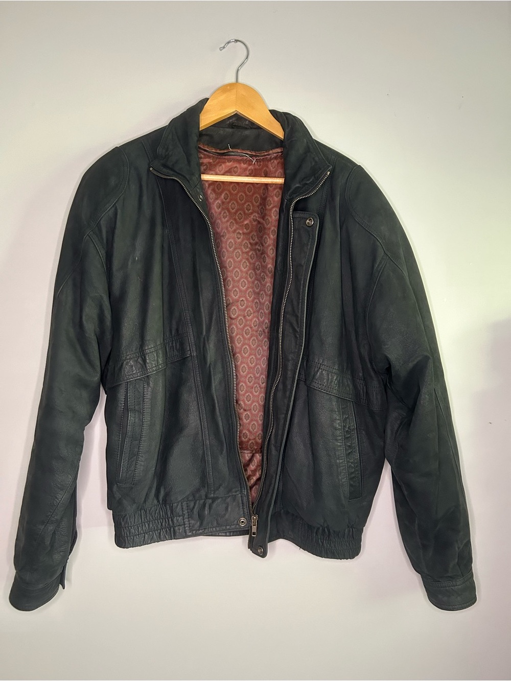 Vintage Thermolite Men's Black Leather Bomber Jacket with Patterned Lining